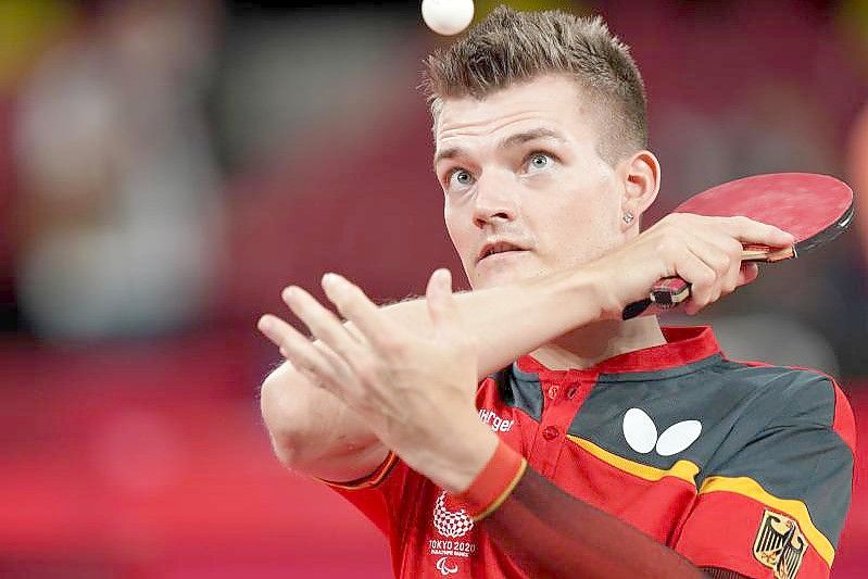 Tischtennisspieler Thomas Schmidberger hat bei den Paralympics Silber gewonnen. Foto: Marcus Brandt/dpa