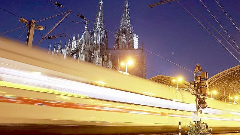 Die Gewerkschaft Deutscher Lokomotivführer hat ihren Streik bei der Deutschen Bahn am frühen Morgen beendet. Foto: Oliver Berg/dpa