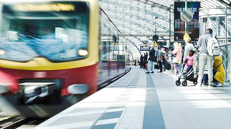 Trotz Fahrender Züge: Keine Bewegung Im Bahn-Tarifkonflikt - Ostfriesen ...