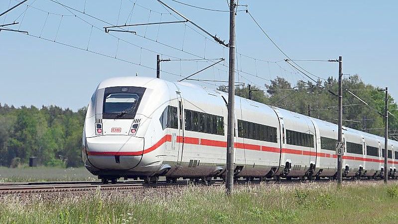 Ein Intercity vom Typ ICE 4 auf der Strecke zwischen Berlin und Hamburg. Foto: Soeren Stache/dpa-Zentralbild/dpa