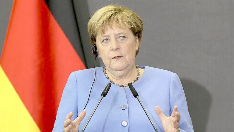 Angela Merkel nimmt an einer gemeinsamen Pressekonferenz mit dem albanischen Premierminister Rama teil. Foto: Franc Zhurda/AP/dpa