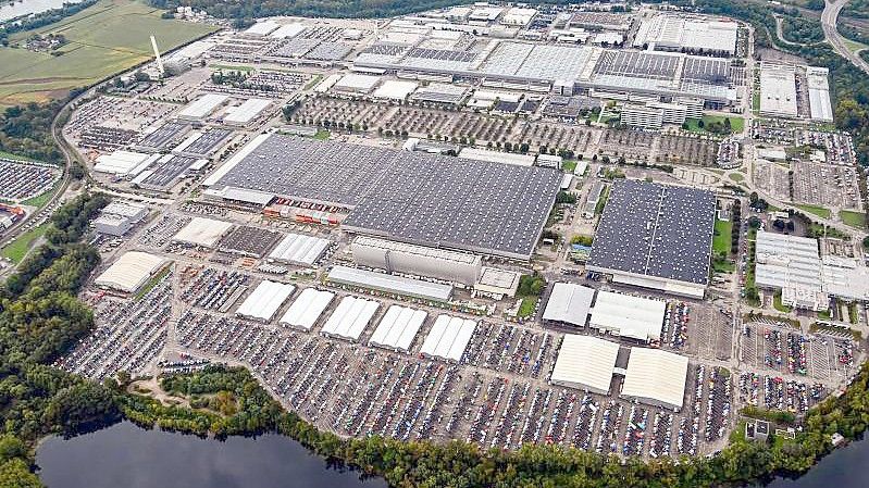 Auch bei der Daimler AG in Wörth wird auf Halde produziert. Foto: Uli Deck/dpa