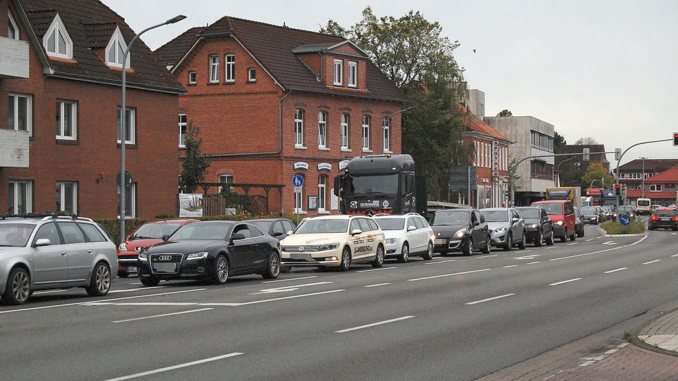 Die Autos standen auf der Großen Mühlenwallstraße Stoßstange an Stoßstange. Foto: Luppen