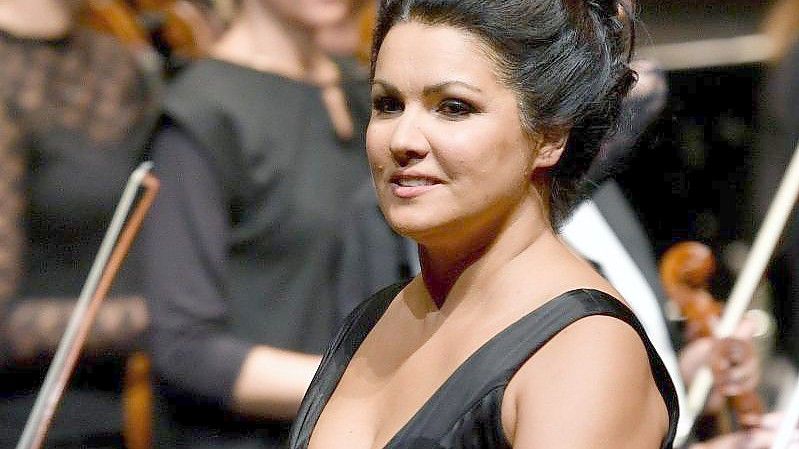 Anna Netrebko ist krank und muss operiert werden. Foto: Barbara Gindl/APA/dpa