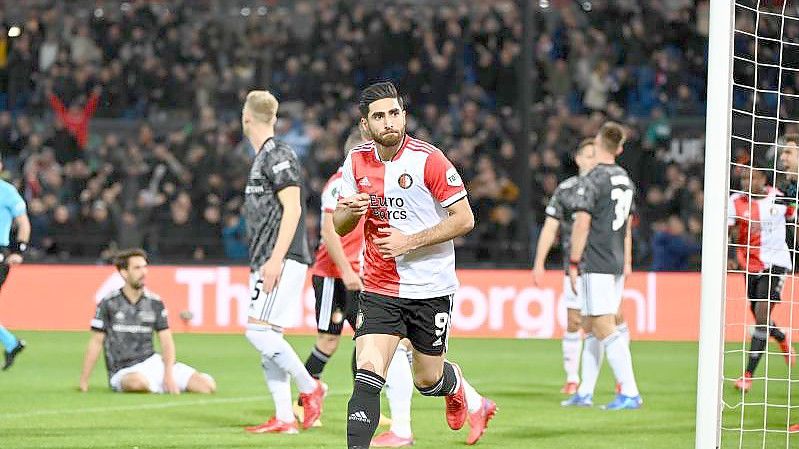 Alireza Jahanbakhsh (M) brachte die Gastgeber beim Sieg über Union bereits früh in Führung. Foto: Matthias Koch/dpa