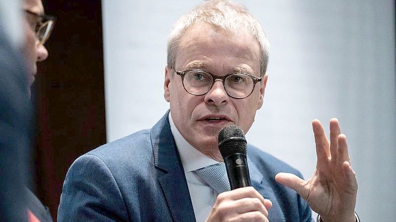 Kann sich vorstellen, DFB-Chef zu werden: Peter Peters. Foto: Fabian Strauch/dpa