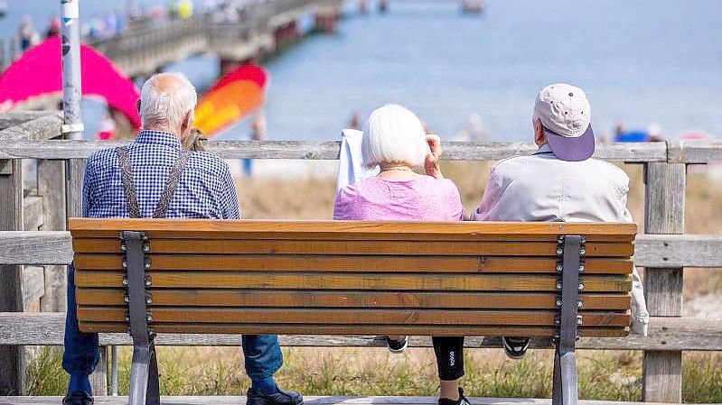 Ökonomen schlagen vor das Renteneintrittsalter an die Entwicklung der Lebenserwartung zu koppeln. Foto: Jens Büttner/dpa-Zentralbild/dpa