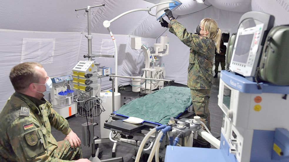 In sechs Stunden kann das Kommando SES „Ostfriesland“ einen kompletten Operationssaal auf Krankenhausniveau in einem Zelt aufbauen. Foto: Ortgies