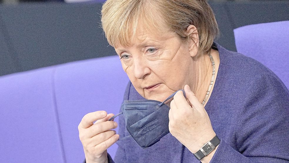 Nach der Sitzung des Bundestags am Donnerstagnachmittag diskutierte Bundeskanzlerin Angela Merkel mit den Regierungschefs der Länder über weitere Corona-Maßnahmen. Foto: dpa/Michael Kappeler