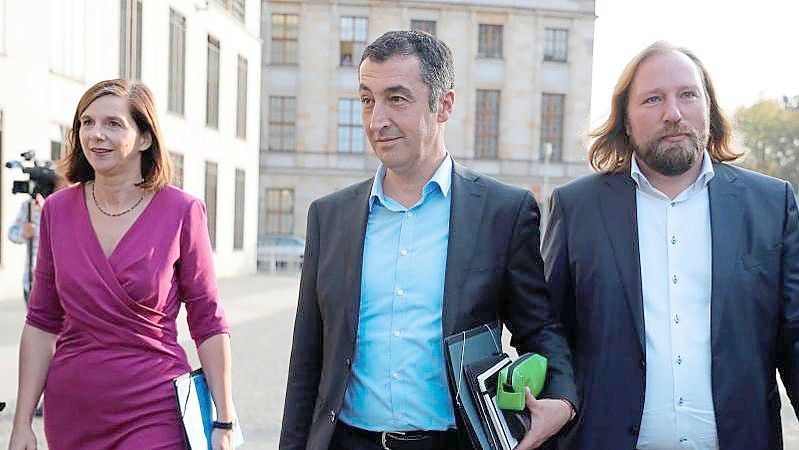 Cem Özdemir ist der Gewinner im Postenstreit bei den Grünen, Anton Hofreiter geht leer aus. Foto: dpa