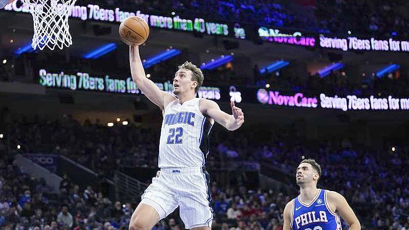 Konnte die Orlando Magic trotz 27 Punkten nicht vor einer Niederlage bewahren: Franz Wagner (l). Foto: Matt Slocum/AP/dpa