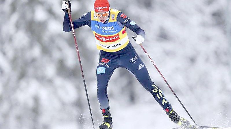 Kommt in Schwung: Erik Frenzel in der Loipe. Foto: Geir Olsen/NTB/dpa