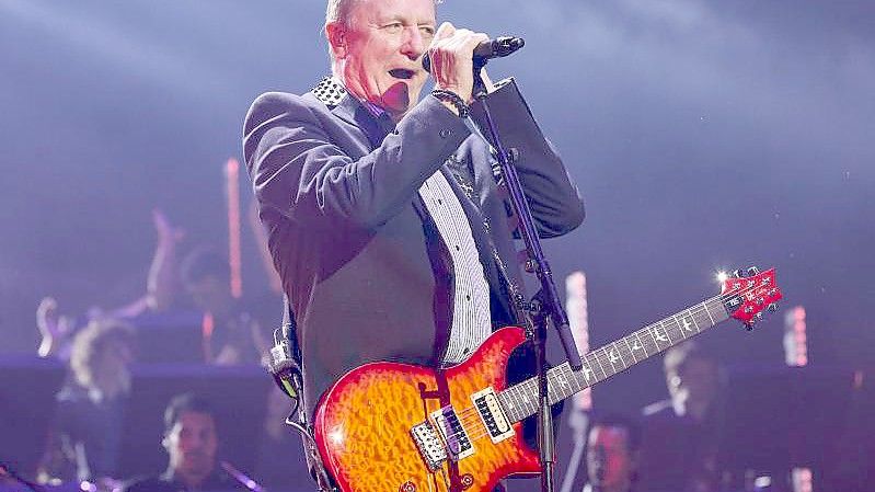 John Miles 2018 beim Tourauftakt von „Night of the Proms“ in Hamburg. Der Musiker starb im Alter von 72 Jahren. Foto: Georg Wendt/dpa