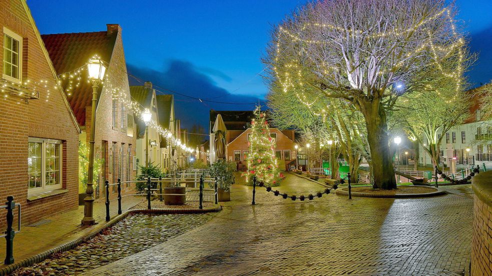 Hübsch beleuchtet, aber wenig los: So sah es in der vergangenen Weihnachtszeit in Greetsiel aus. Auch jetzt wieder? Foto: Archiv