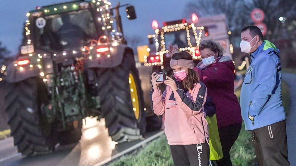 In Westoverledingen ist eine Lichterfahrt geplant. Das Foto ist im vergangenen Jahr in Pewsum aufgenommen worden. Foto: Ortgies/Archiv