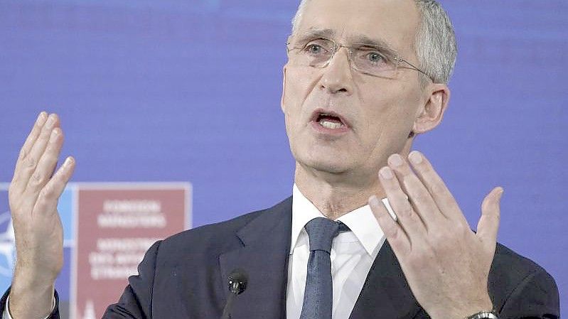 Nato-Generalsekretär Stoltenberg: „Es gibt Unsicherheit über die russischen Absichten“. Foto: Roman Koksarov/AP/dpa