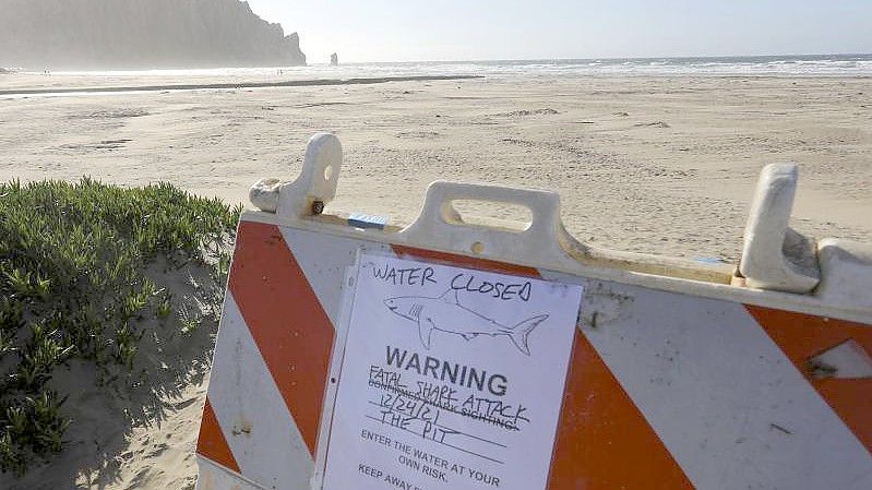 Strandsperrung in Morro Bay, Kalifornien. Foto: David Middlecamp/The Tribune (of San Luis Obispo) via AP/dpa