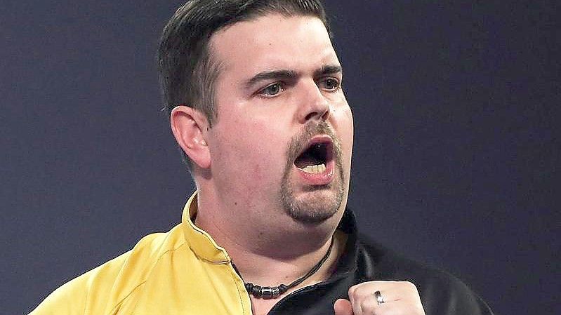 Nach dem Aus bei der Darts-WM auch froh wieder in die Heimat zu kommen: Gabriel Clemens. Foto: Kieran Cleeves/PA Wire/dpa