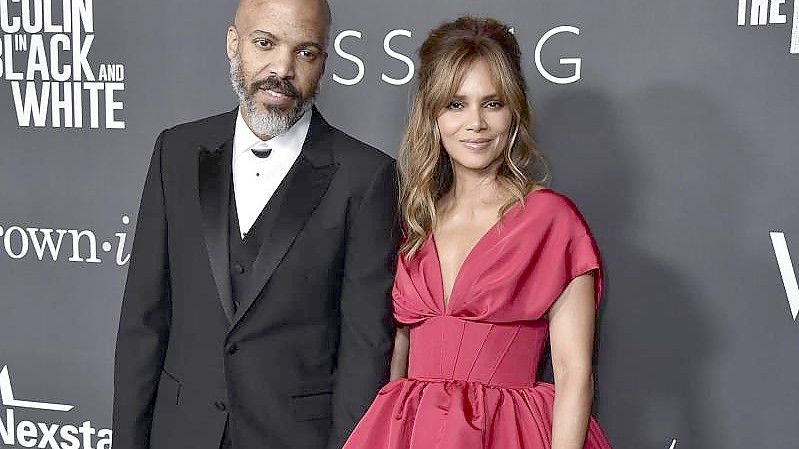 Halle Berry und der Sänger Van Hunt bei der „Celebration of Black Cinema & Television“ in Los Angeles. Foto: Jordan Strauss/Invision via AP/dpa