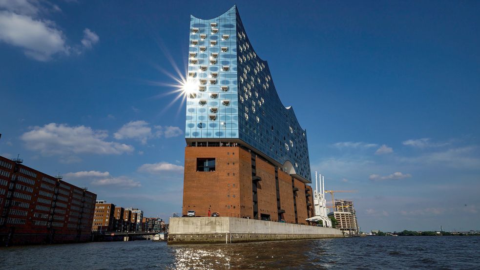 Geburtstagskind: Am 11. Januar jährt sich die Eröffnung der Elbphilharmonie zum 5. Mal. Foto: Axel Heimken/dpa