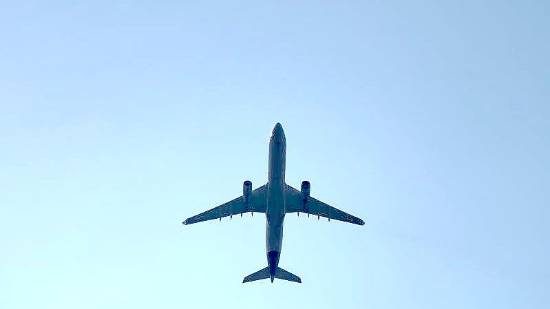 Die Auswirkungen von Omikron sind beim Flugverkehr zu spüren. Foto: Sebastian Gollnow/dpa