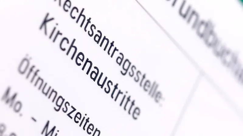 In München sind seit Veröffentlichung des Gutachtens rund 650 Termine für Kirchenaustritte gebucht worden. Foto: Rolf Vennenbernd/dpa