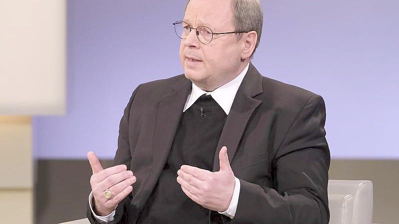 Georg Bätzing in der Talk-Show „Anne Will“ zum Thema: „Missbrauch, Lügen, Vertuschung - ist diese Kirche noch zu retten?“. Foto: Wolfgang Borrs/ARD/NDR Presse und Information/dpa