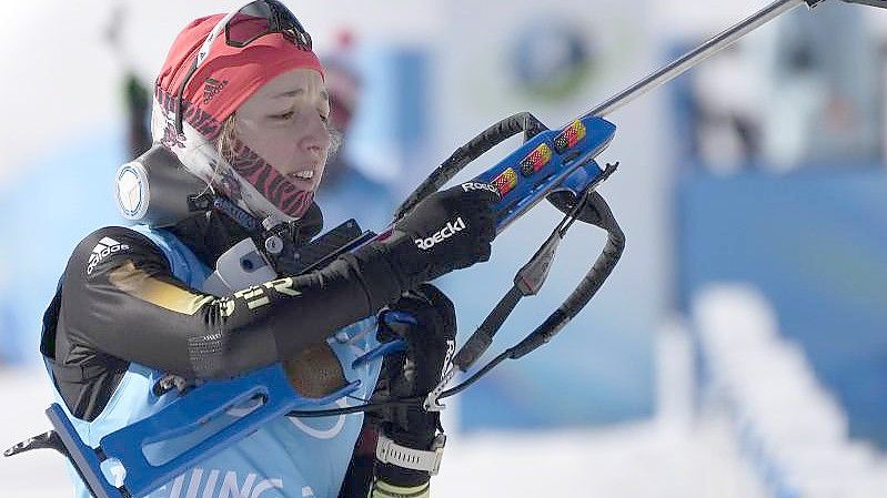 Beim Training schon dick eingepackt: Franziska Preuss. Foto: Frank Augstein/AP/dpa