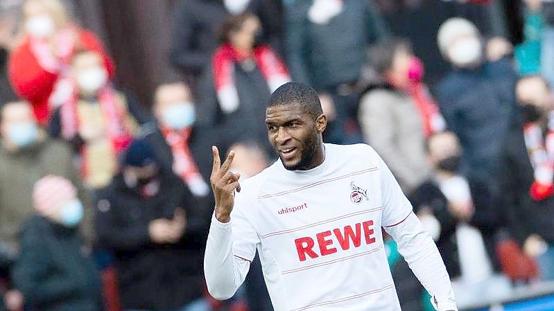 Kölns Anthony Modeste freut sich über sein Tor zum 1:0. Foto: Rolf Vennenbernd/dpa