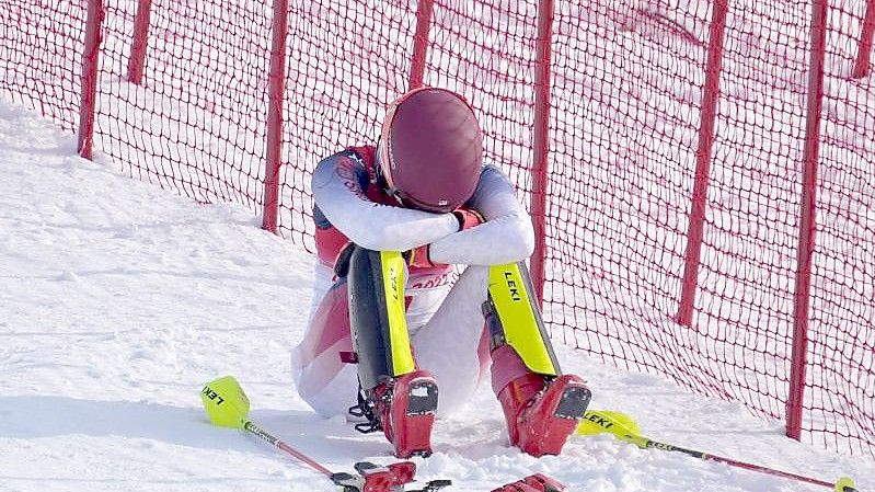 Mikaela Shiffrin schied auch im Slalom aus. Foto: Robert F. Bukaty/AP/dpa