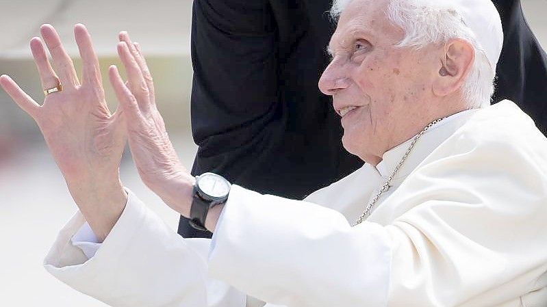 Die Erklärung zum Münchner Missbrauchsgutachten durch den emeritierten Papst Benedikt XVI. hat gespaltene Reaktionen hervorgerufen. (Archivbild). Foto: Sven Hoppe/dpa-Pool/dpa