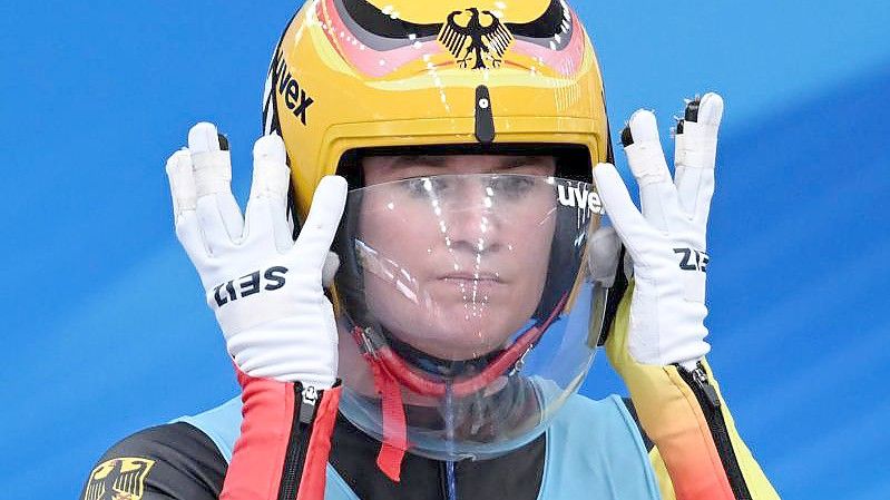 Ist mit ihrer sechsten Goldmedaille bei Winterspielen deutsche Rekord-Olympiasiegerin: Natalie Geisenberger. Foto: Robert Michael/dpa-Zentralbild/dpa