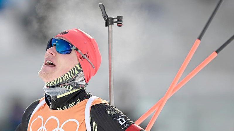Benedikt Doll und die Biathlon-Staffel haben die Bronzemedaille als Vierte knapp verpasst. Foto: Hendrik Schmidt/dpa-Zentralbild/dpa