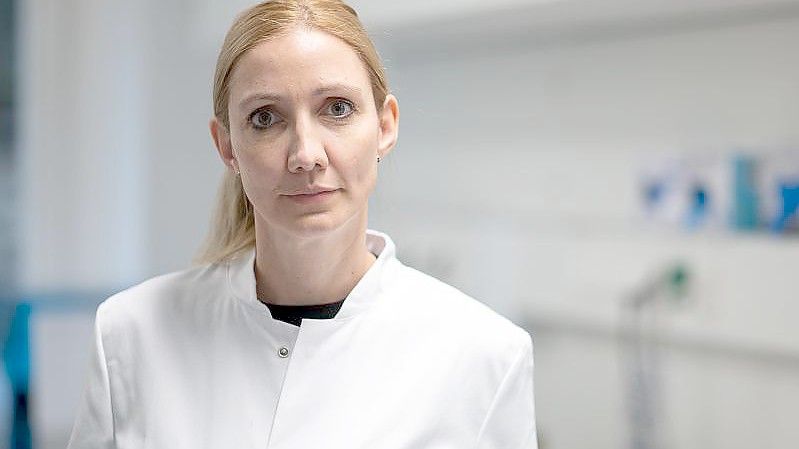 Virologin Sandra Ciesek spricht im NDR-Podcast „Das Coronavirus-Update“ über die Impfpflicht. Foto: Sebastian Gollnow/dpa