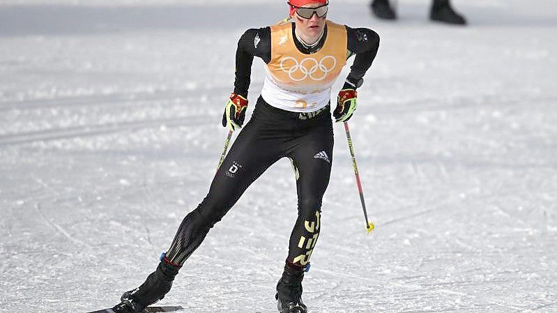 Victoria Carl und Katharina Hennig haben olympisches Gold im Teamsprint gewonnen. Foto: Angelika Warmuth/dpa