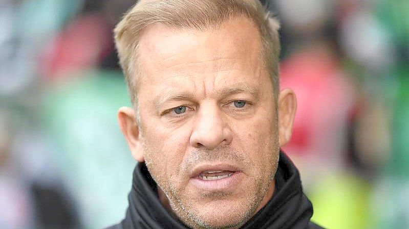 Werder Bremens ehemaliger Trainer Markus Anfang wird wegen der Nutzung eines gefälschten Impfausweises bestraft. Foto: Carmen Jaspersen/dpa