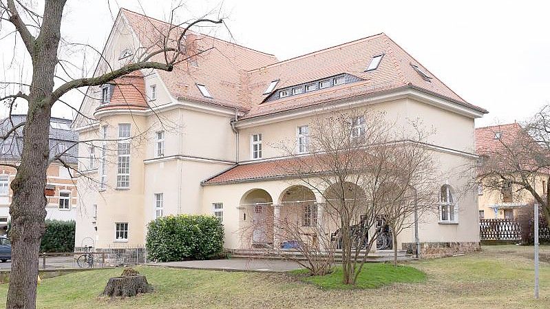 Die Einrichtung für den Vollzug in freien Formen des Vereins für soziale Rechtspflege (VSR) in Dresden. Der Verein bietet inhaftierten Männern aus Sachsen an, die verbleibende Haftzeit außerhalb der Justizvollzugsanstalt zu verbüßen. Foto: Sebastian Kahnert/dpa-Zentralbild/dpa