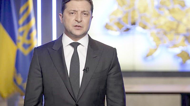 Der ukrainische Präsident Wolodymyr Selenskyj wendet sich in mehreren Videobotschaften an die Nation. Foto: Uncredited/Ukrainian Presidential Press Office via AP/dpa