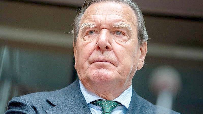 Gerhard Schröder (SPD), ehemaliger Bundeskanzler und Leiter Verwaltungsrat Nord Stream 2, steht wegen seiner Geschäftsbeziehungen zu Kreml-Chef Putin zunehmend in der Kritik. Foto: Kay Nietfeld/dpa