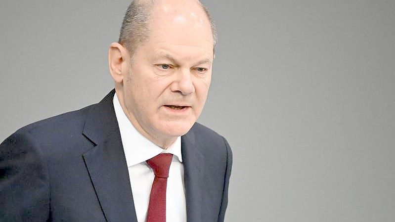 Bundeskanzler Olaf Scholz während der Sondersitzung des Bundestags zum Krieg in der Ukraine. Foto: Bernd von Jutrczenka/dpa