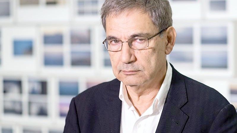 Der Literaturnobelpreisträger und Fotograf Orhan Pamuk hat mit „Die nächste Pest“ einen großen historischen Roman geschrieben. Foto: Peter Steffen/dpa