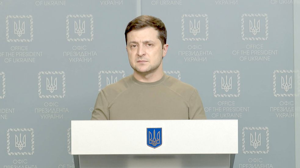 Wer ist der ukrainische Präsident? Wolodymyr Selenkyj erklärte im T-Shirt, er sei Putins Ziel. Foto: imago-images/Zuma Wire