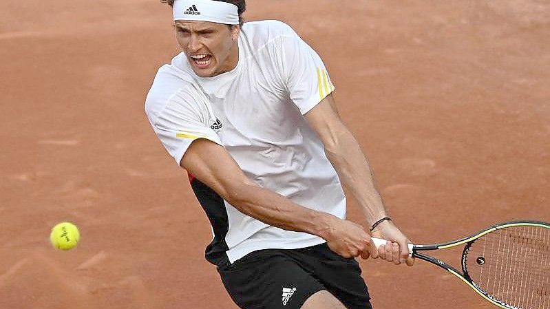 Alexander Zverev kommt nach seinem Ausraster in Acapulco mit einer Bewährungsstrafe davon. Foto: Andre Borges/dpa