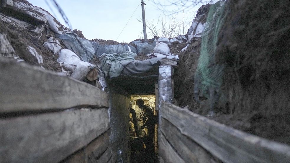 Schützengraben in der Nähe der Stadt Zolote. Die ukrainische Regierung hofft auf die Unterstützung von freiwilligen Kämpfern aus dem Ausland. Foto: picture alliance/dpa/AP