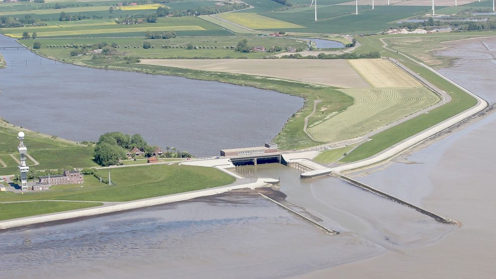 Aufgrund des steigenden Meeresspiegels könnte in Zukunft das Sielen immer häufiger nicht mehr möglich sein. Auf dem Bild ist das Siel und Schöpfwerk Knock bei Emden zu sehen. Archivfoto: Erster Entwässerungsverband Emden