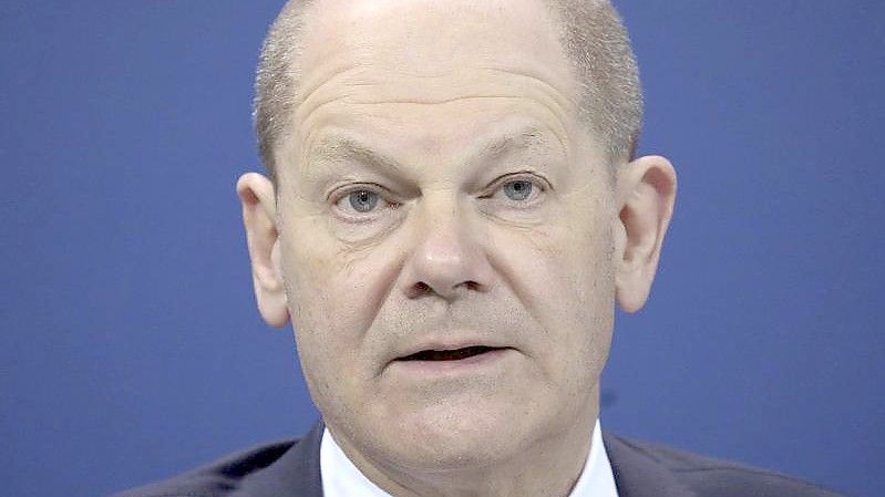 Bundeskanzler Olaf Scholz (SPD) spricht bei einer Pressekonferenz im Bundeskanzleramt. Foto: Michael Sohn/POOL AP/dpa