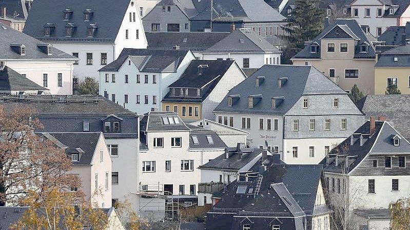 Besonders kräftig zogen die Preise für Wohnimmobilien Ende vergangenen Jahres an. Foto: Jan Woitas/dpa