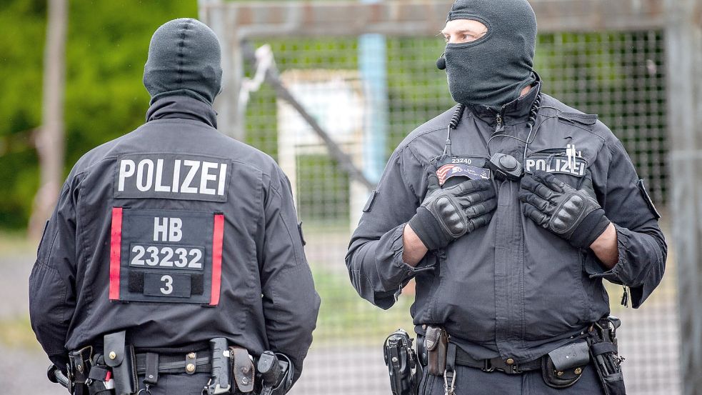 In Bremen sind am Mittwochmorgen mehrere Wohnungen durchsucht worden. Foto: Sina Schuldt / dpa