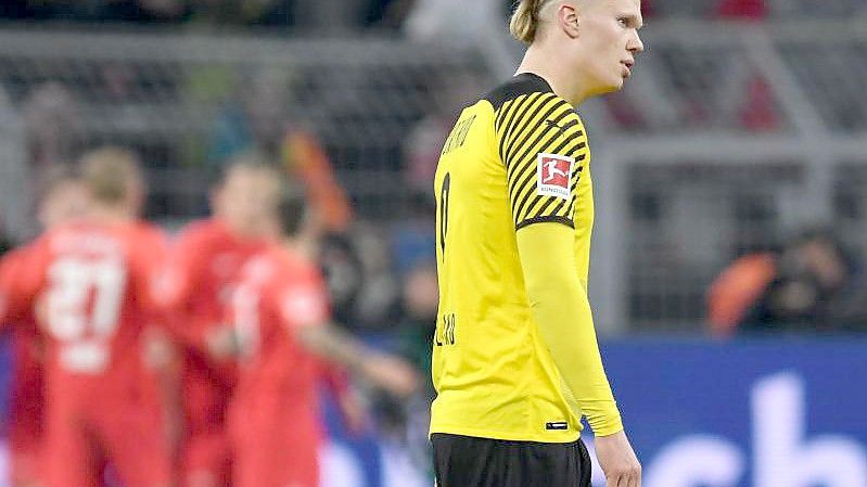 Erling Haaland und der BVB mussten gegen Leipzig eine deutliche Niederlage einstecken. Foto: Bernd Thissen/dpa