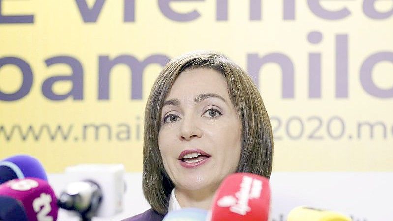 Maia Sandu, Präsidentin der Republik Moldau, bei einer Pressekonferenz in Chisinau. Foto: Roveliu Buga/AP/dpa